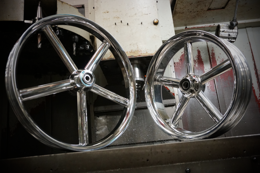 Moottoripyörän custom-vanteet