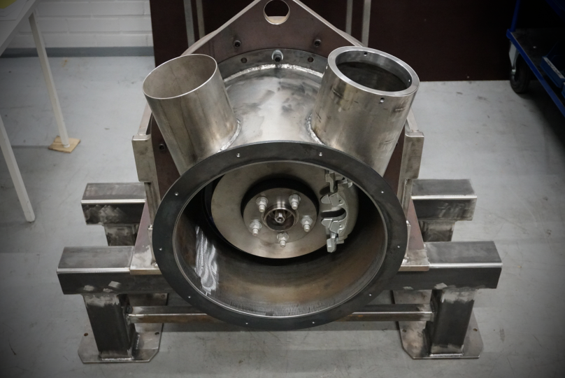 Testilaitteen runko, paljon terästä