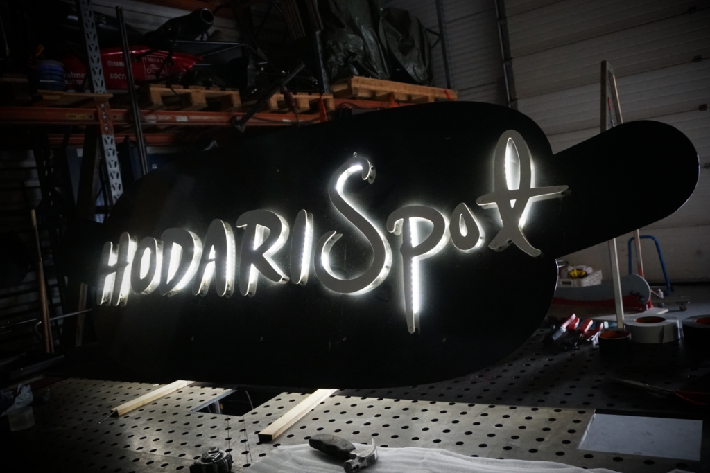 Alumiininen valokyltti