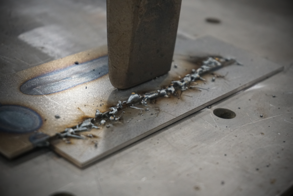 Hitsattua ripulisaumaa